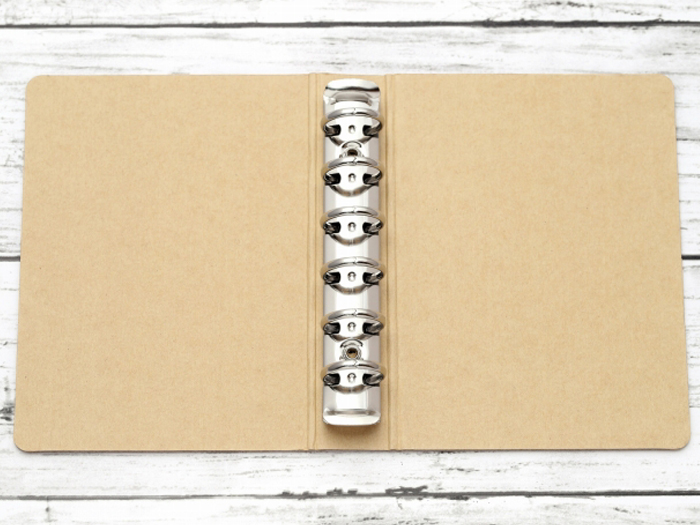 バインダーなど金具が付いた物